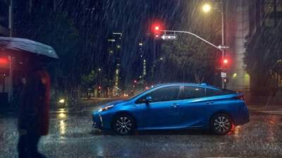 Toyota Prius получил полный привод