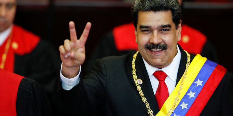 Аккаунты Мадуро в Facebook и Instagram лишились галочки подлинности